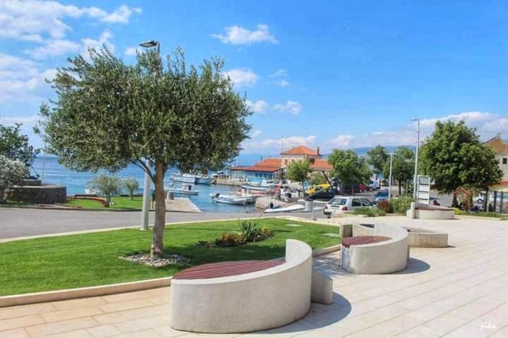 Lukica Apartment Свети Юрай Екстериор снимка