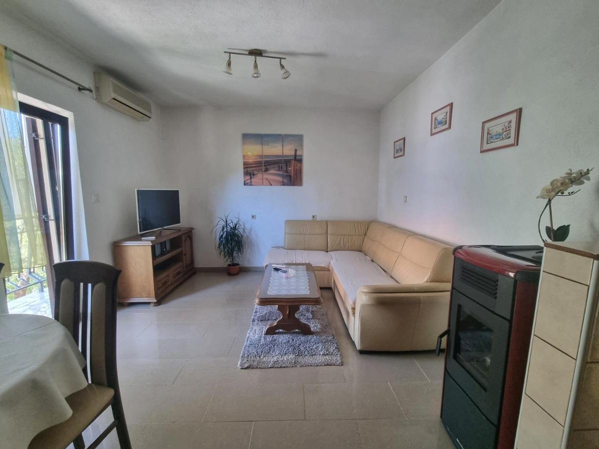 Lukica Apartment Свети Юрай Екстериор снимка